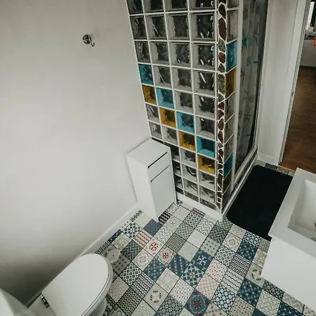 Amplio Y Comodo En *