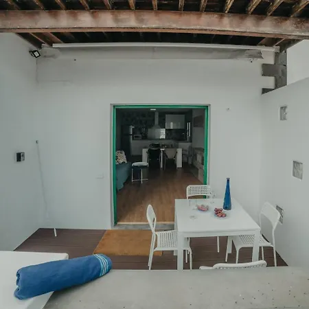 Amplio Y Comodo En *